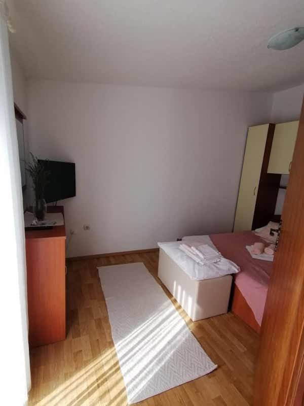 Apartment Krmpotic Vir Luaran gambar